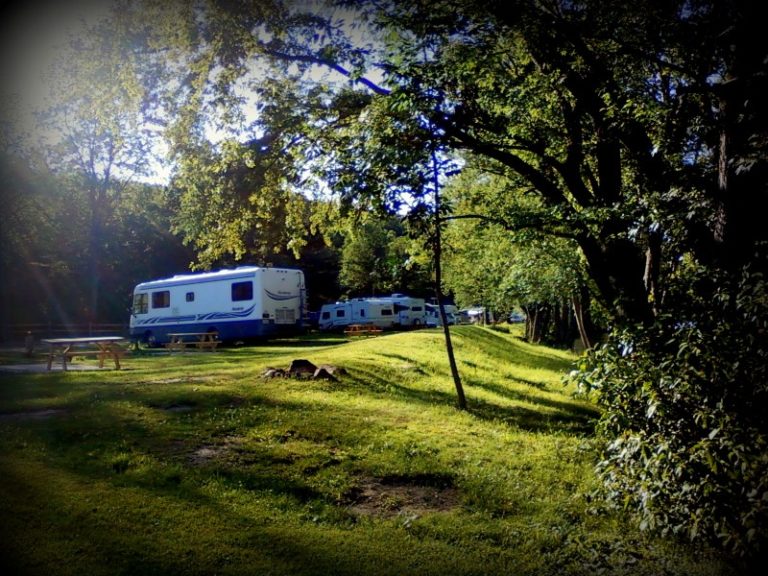 riverfront full hookup campsites at Tall Pines
